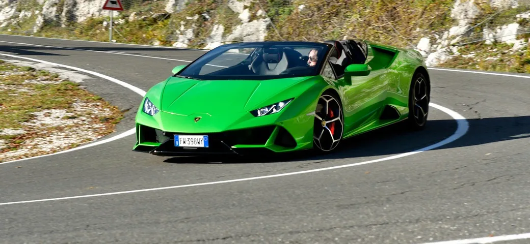 Lamborghini Huràcan Evo Spyder: un V10 da urlo (VIDEO)