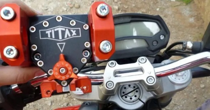 Ammortizzatore di sterzo rotativo Titax per Ducati Monster 1100