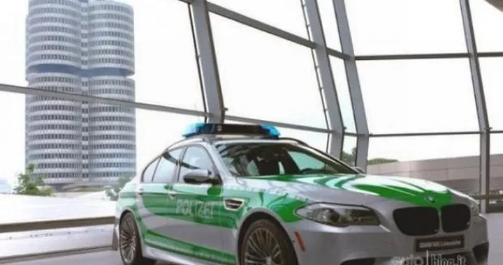 BMW: la M5 con la divisa della polizia