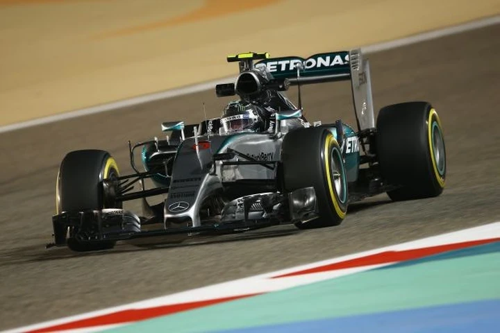GP Bahrain F1 2015: Rosberg primo nelle FP2. Bene le Ferrari