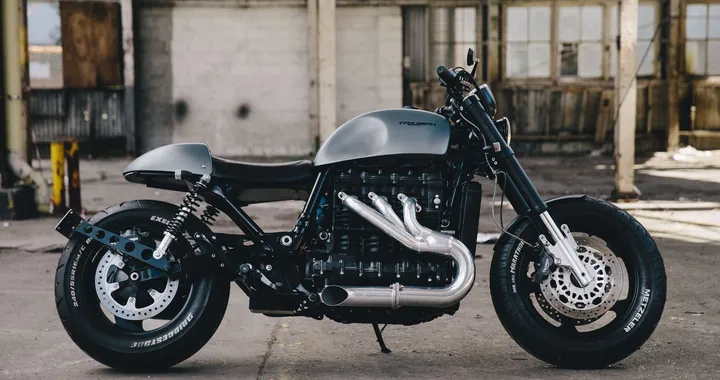 Triumph Rocket III: quattro pinte di... cafè!
