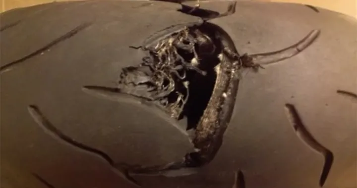 Esplode il pneumatico posteriore a 278 km/h! [Video]