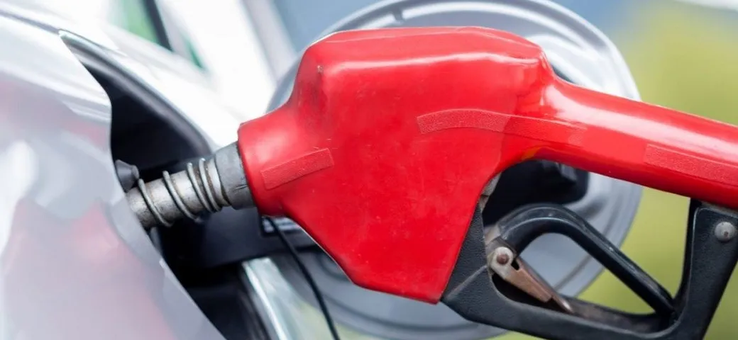 Addio benzina rossa: la Super diventa roba da museo
