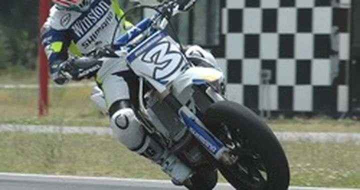 Max Biaggi in pista insieme ai tifosi