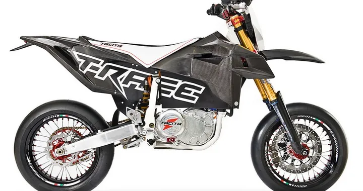 Tacita nel Campionato francese Supermotard E