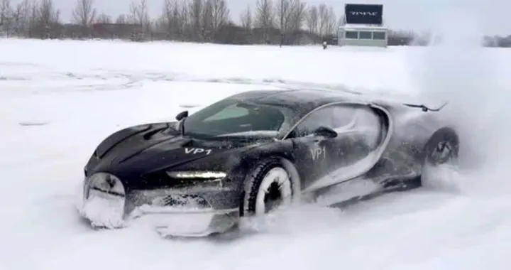Rimac non ha paura di danzare con la Bugatti Tourbillon sulla neve