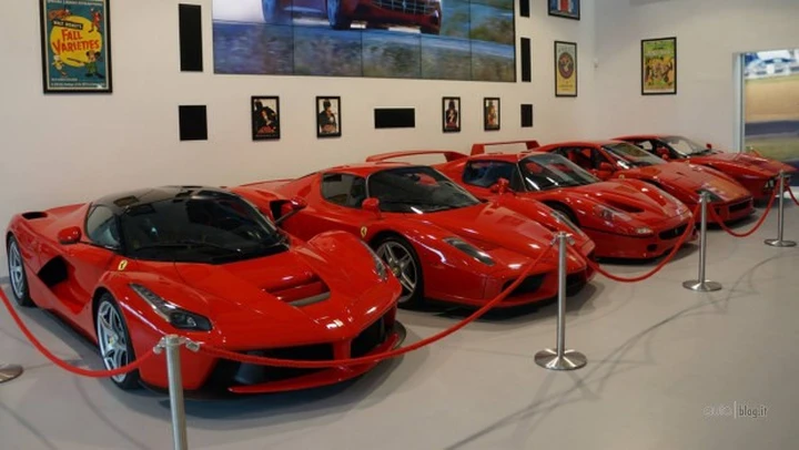 LaFerrari e tutte le sue antenate in vendita a Londra