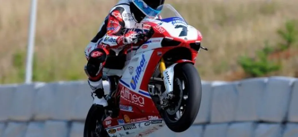 WSBK: doppio terzo posto per Carlos Checa, 