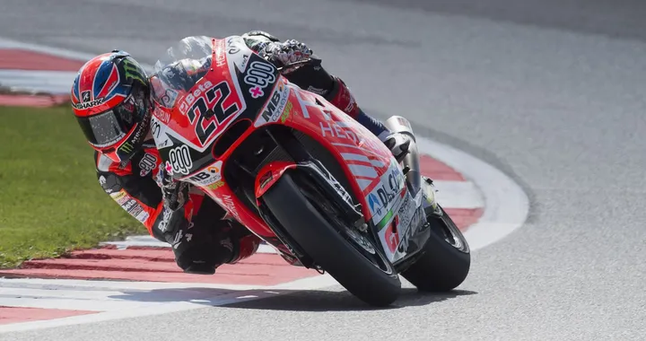 Moto2 Silverstone: Lowes in pole, Rabat KO