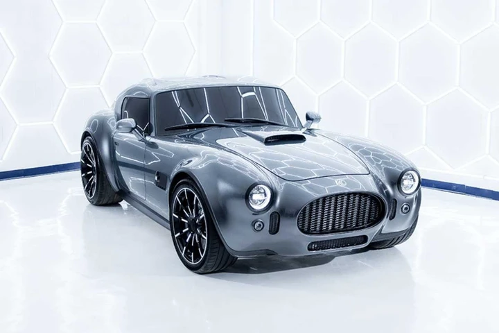 La Cobra più folle di sempre è finalmente realtà: V8 da 730 CV e carrozzeria in carbonio