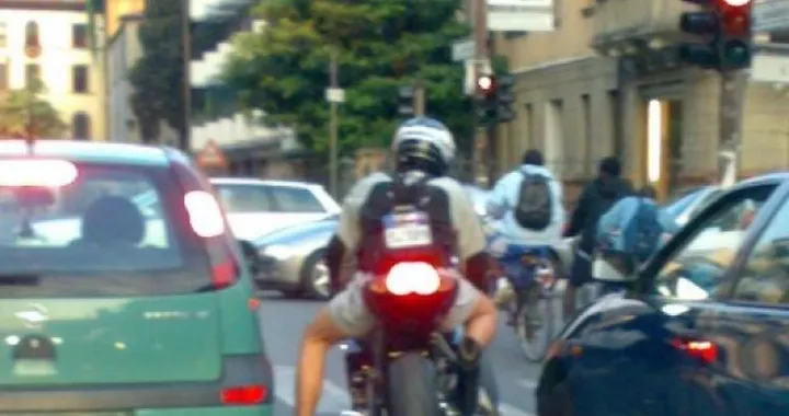 Foto del giorno: targa-zaino modello 2009