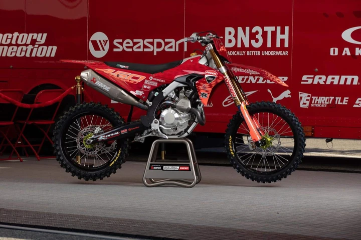 Ducati Desmo450 MX
