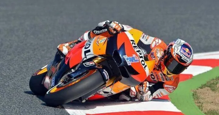 MotoGP, fuochi spenti. La "settima" di Pedrosa. L'addio di Stoner. Rossi da rifare