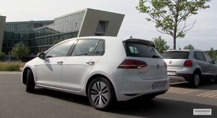 V Charge: i parcheggi del futuro saranno automatizzati