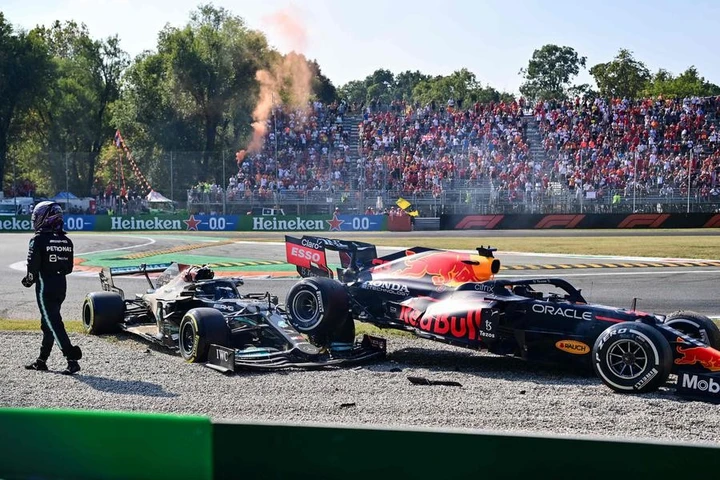 F1, GP d'Italia: Verstappen penalizzato dopo l'incidente con Hamilton