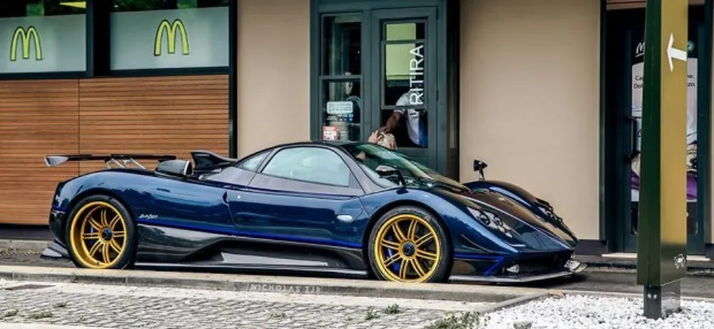 Pagani Zonda Tricolore al McDrive