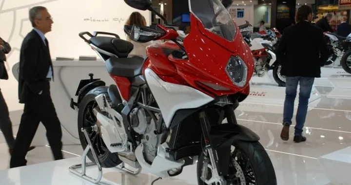 MV Agusta Turismo Veloce 800 e Turismo Veloce 800 Lusso 2015