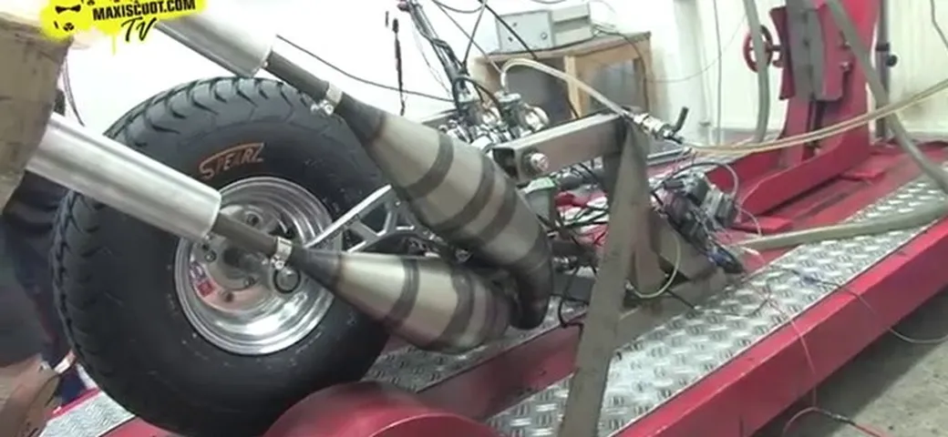 MaxiScoot e il suo drag-scooter bicilindrico 1