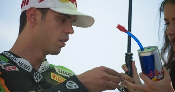 Supersport Donington: Sofuoglu primo nelle libere davanti a uno squadrone tricolore.
