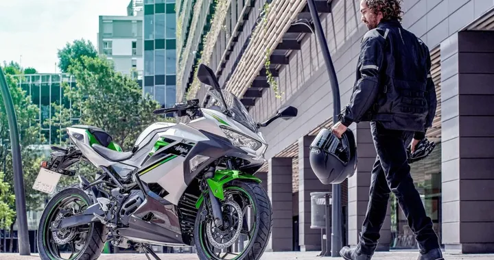 Kawasaki Ninja elettrica 2027: 105 km/h con e-boost, ma cambia poco