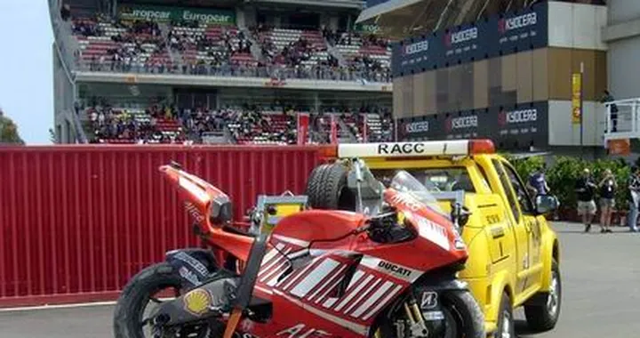 Foto del giorno: special Ducati artigianale?
