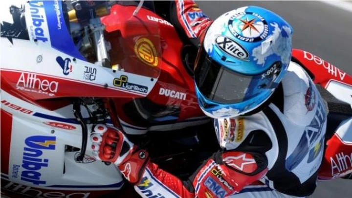 Il team Althea Racing festeggia la prima pole della stagione a Phillip Island, con il nuovo record del circuito.