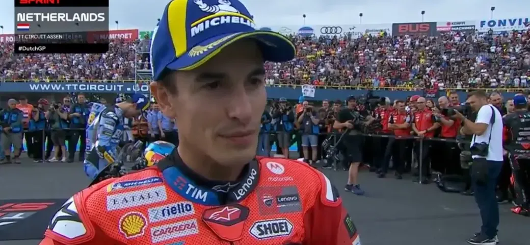 Marc Márquez, l’eroe di Assen: vince la Sprint dopo un incidente da brividi