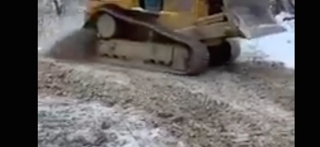 Video curiosi: bulldozer che fa drifting [Video]