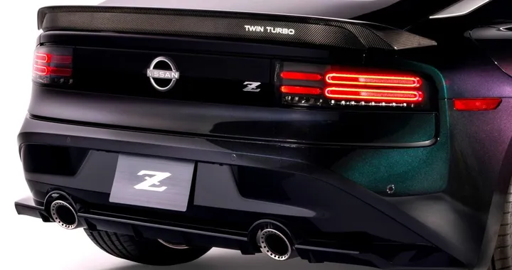 Nissan Z Heritage Edition 2026: omaggio alla 300ZX con stile retrò e dettagli esclusivi