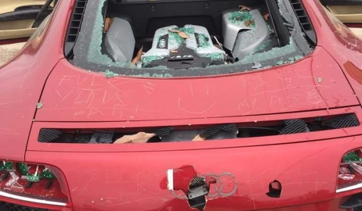 Moglie tradita distrugge l'Audi R8 del marito