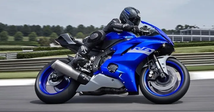 Yamaha R6 Race 2021: solo per la pista