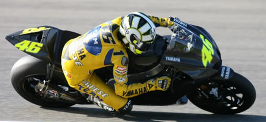 MotoGp: Rossi 5 giri sulla M1 800