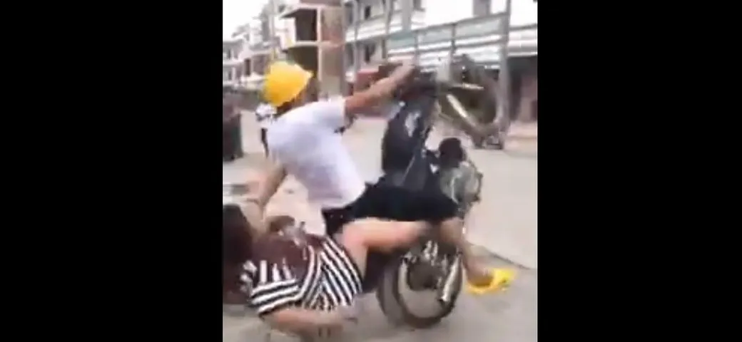 Incidenti in moto: biker perde la compagna per strada [Video]