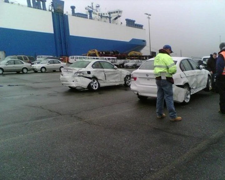 370 BMW distrutte durante il trasporto