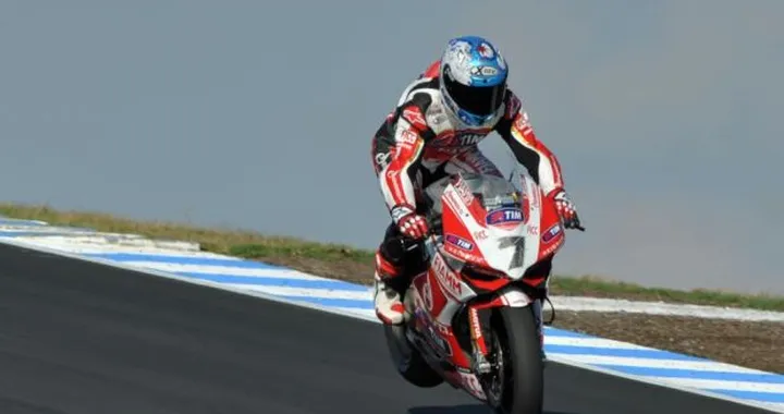 WSBK: Carlos Checa il più veloce nel secondo giorno di test