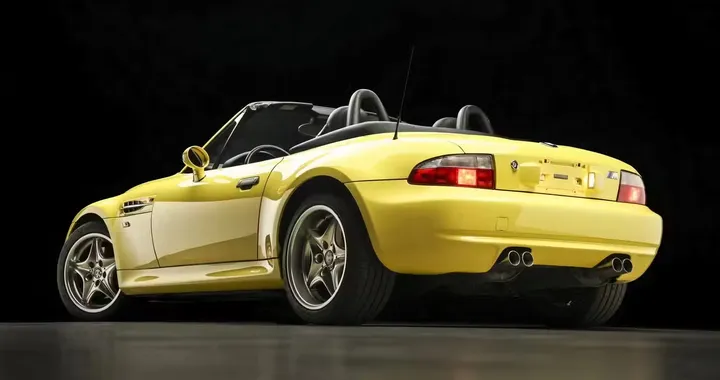 Snobbata e dimenticata, adesso fa girare la testa a tutti: una roadster come nessun'altra