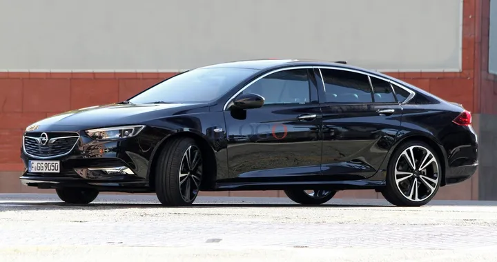 Opel Insignia: foto spia senza veli