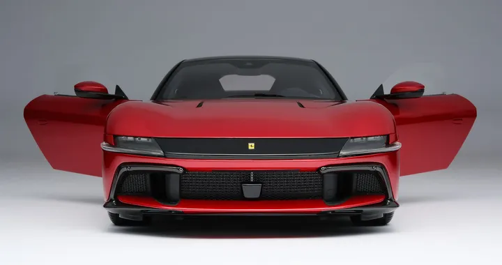 Ferrari 12Cilindri in scala 1:8, una riproduzione fedelissima