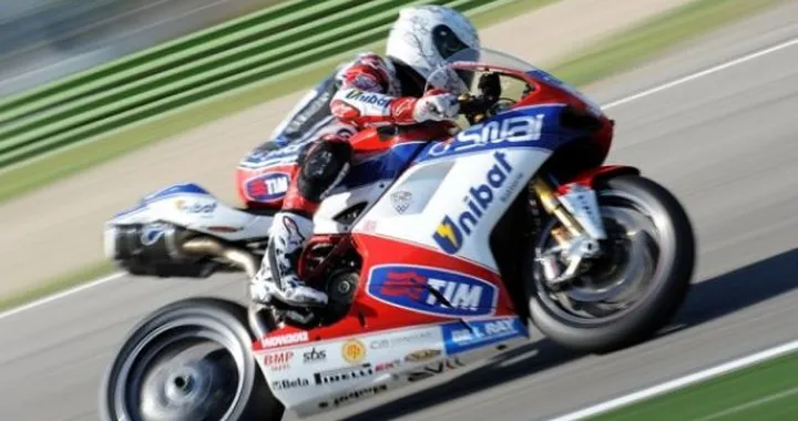 WSBK Imola, doppio trionfo di Checa (Ducati). Super Sykes (Kawasaki). Delusione Biaggi. Male Melandri. Ok i "giovani leoni" Zanetti, Giugliano, Canepa