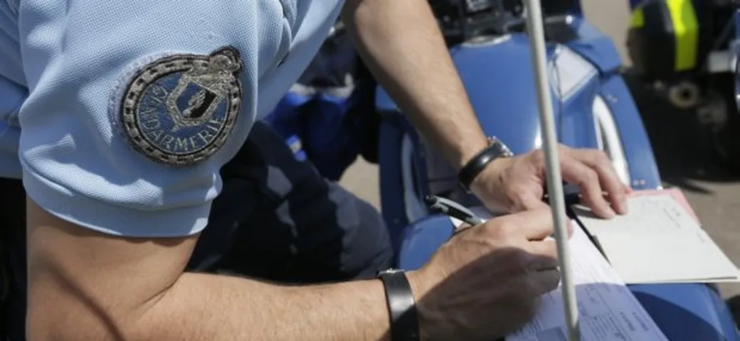 Per fare una multa gli agenti devono essere in uniforme