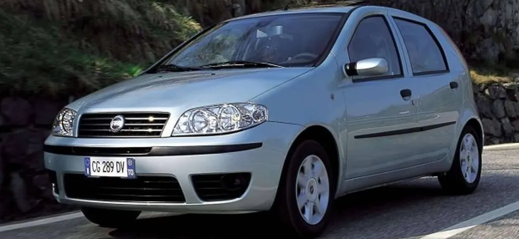 Elezioni tedesche: l'onorevole Bruederle usa la Fiat Punto per attaccare un avversario