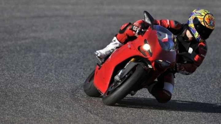 TEST Ducati 1198 SP: aggiornamenti per la sportiva di punta di Borgo Panigale