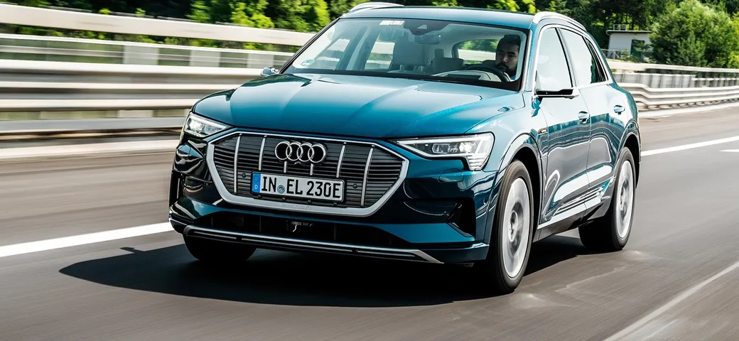 Audi e-tron 55 quattro: più autonomia con un software gratuito