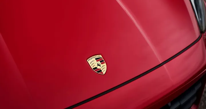 Porsche: strategie per il futuro elettrico, ma con maggiore flessibilità