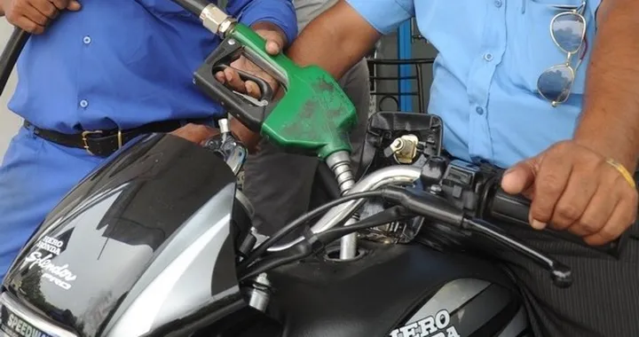 Benzina: rialzo delle accise rinviato al 2016