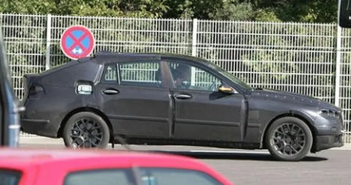 Bmw V5: prime foto spia