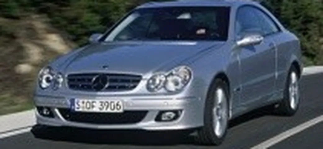 Una Mercedes CLK ibrida gas-elettrica