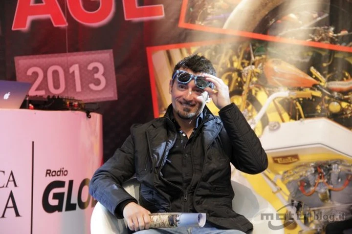 Max Biaggi presenta Oltre, l'autobiografia del Corsaro Nero