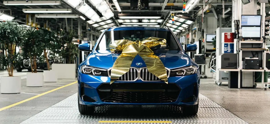 BMW vende la sua 3 milionesima auto elettrificata: il 50% è BEV