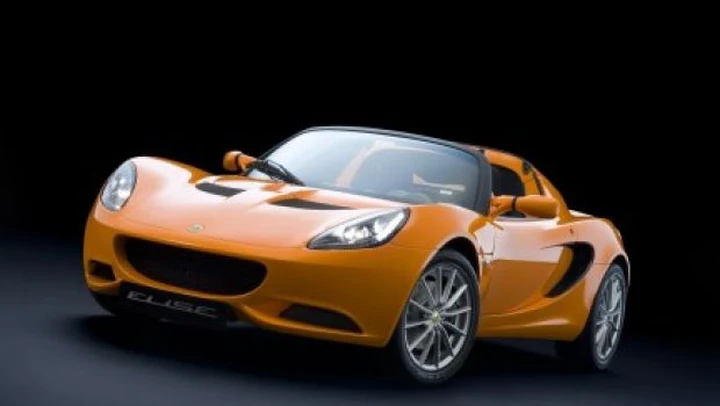 Lotus Elise restyling: nuove foto e dati ufficiali